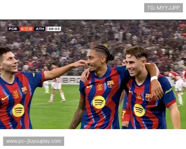 巴萨铲断转瞬反击，拉菲尼亚一脚抽射入网