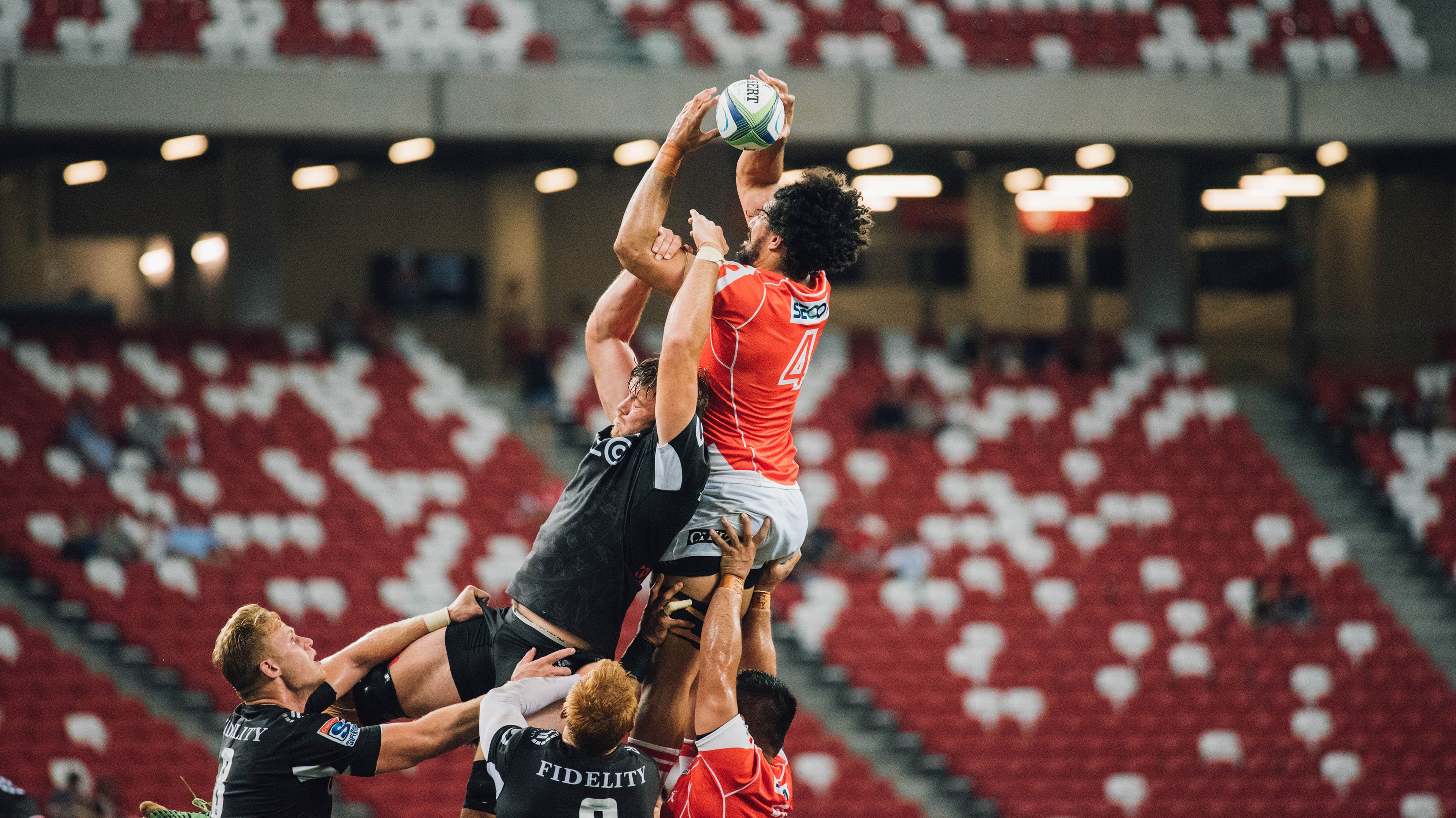 英超逆境突围：顽强拼搏成就奇迹，英超最大逆转夺冠